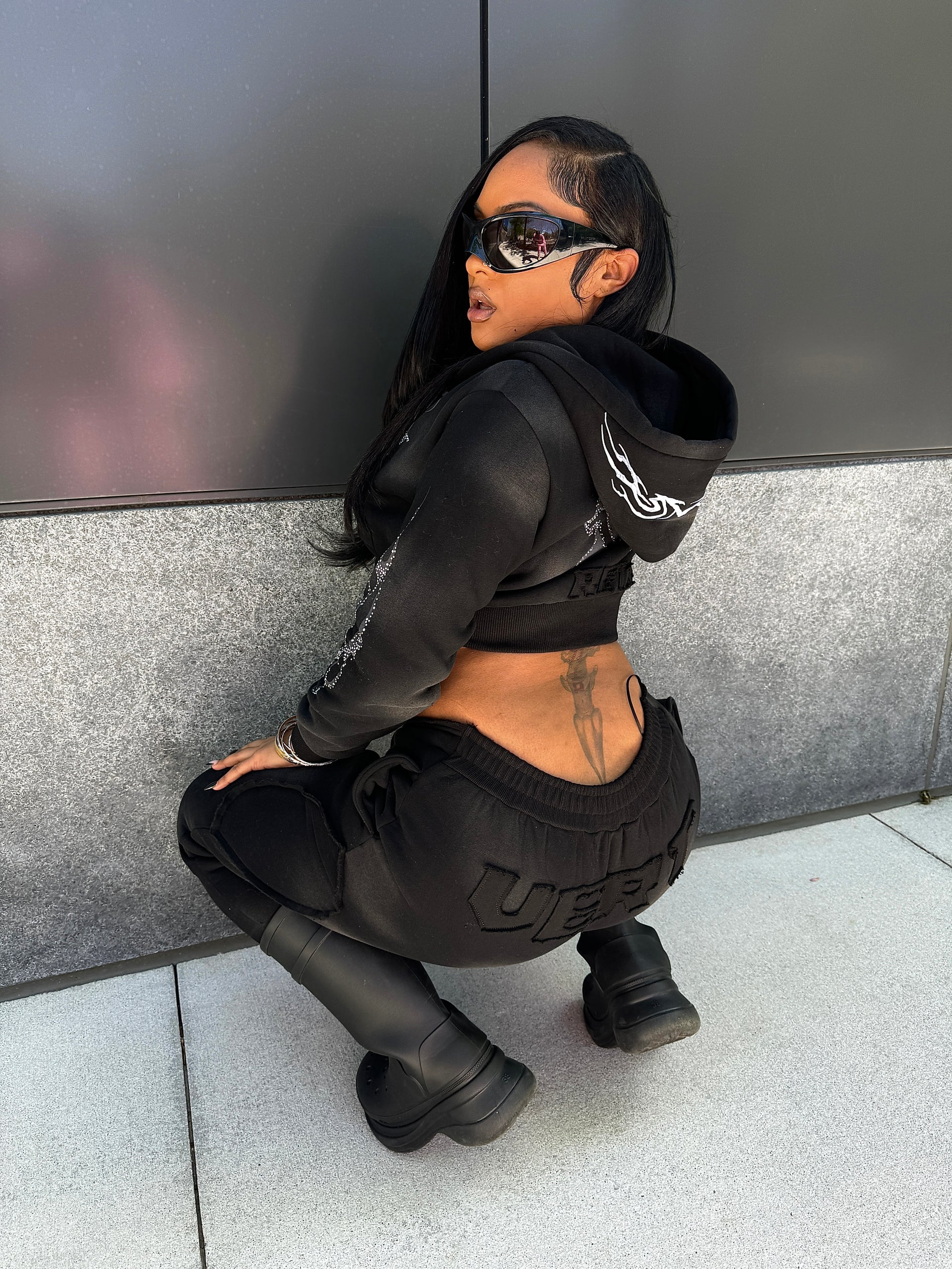 RETRO DISTRESSED CROPPED ZIP HOODIE BLACK